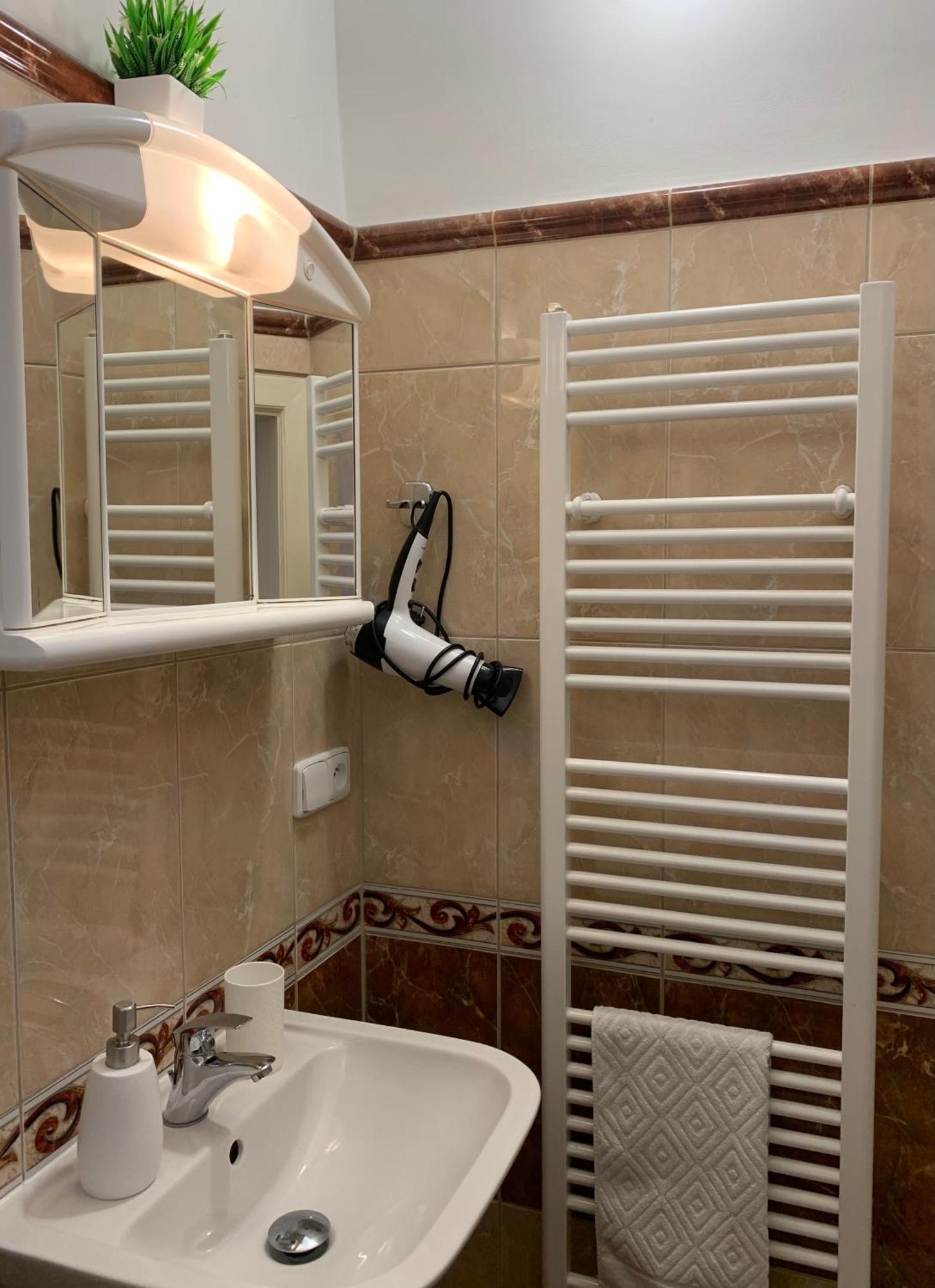 Romanceart Apartments Карлови Вари Екстериор снимка